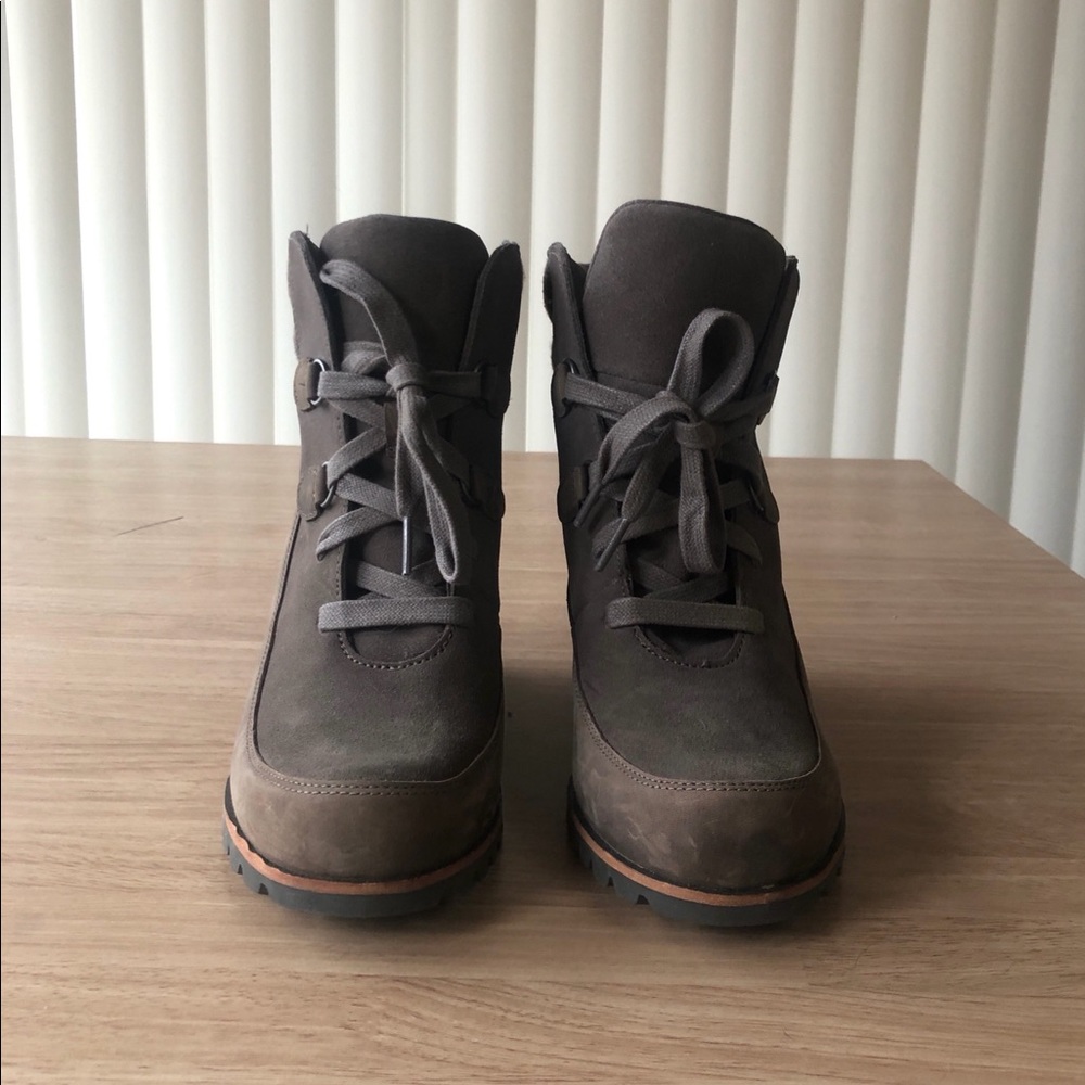 UGG Brown Leather Lace-Up Ankle Booties